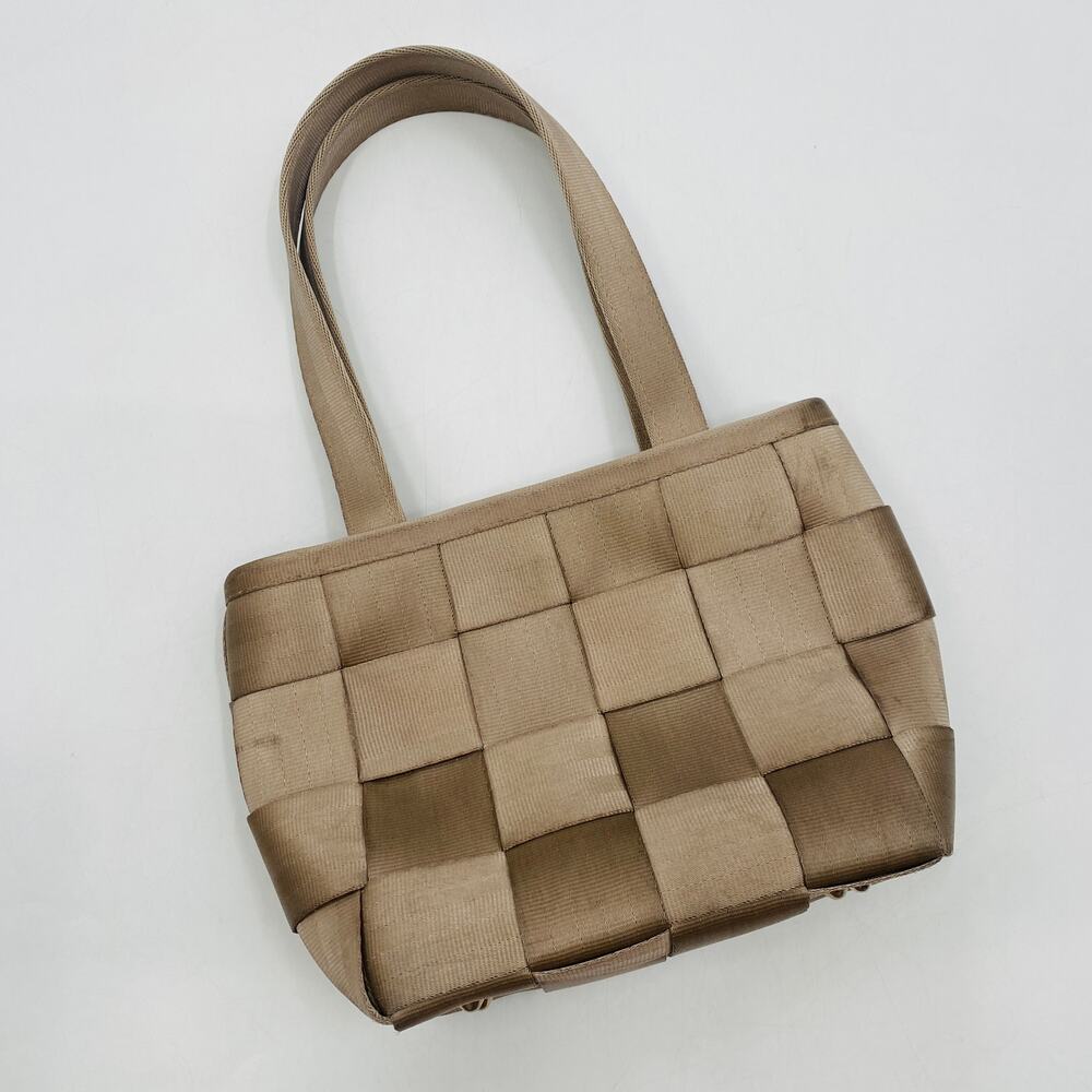 Harveys original seatbelt hand bag
